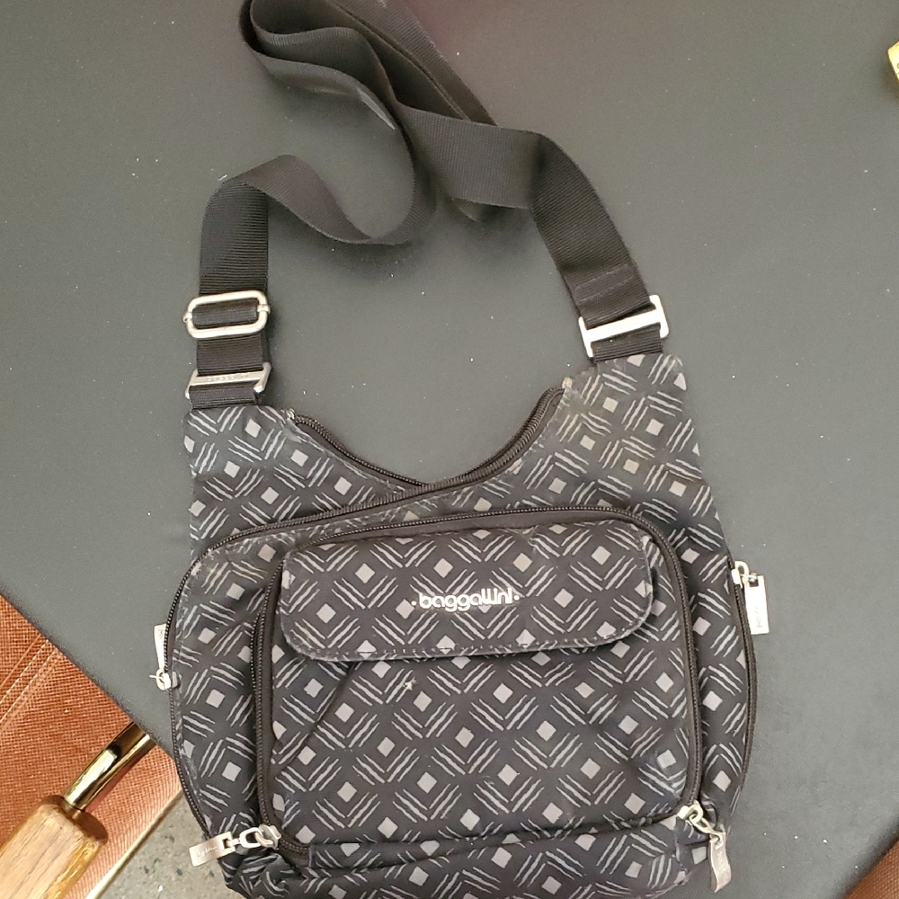 Baggallini Black and White Geometric Bag - Picture 8 of 8